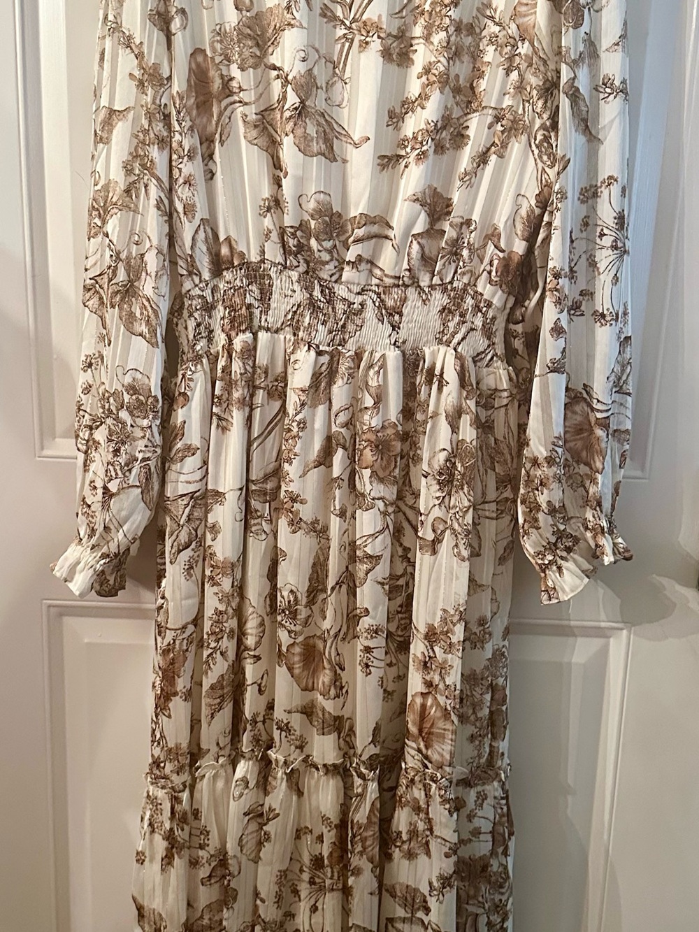 NWT Beautiful Umgee Cream dress with slight metallic gold thread